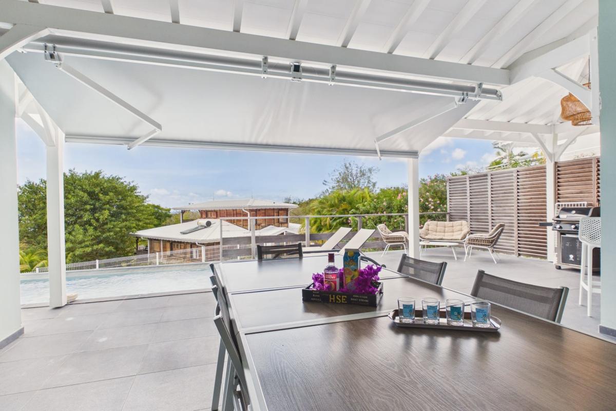 Location villa martinique 12 personnes 4 chambres - table à manger 1